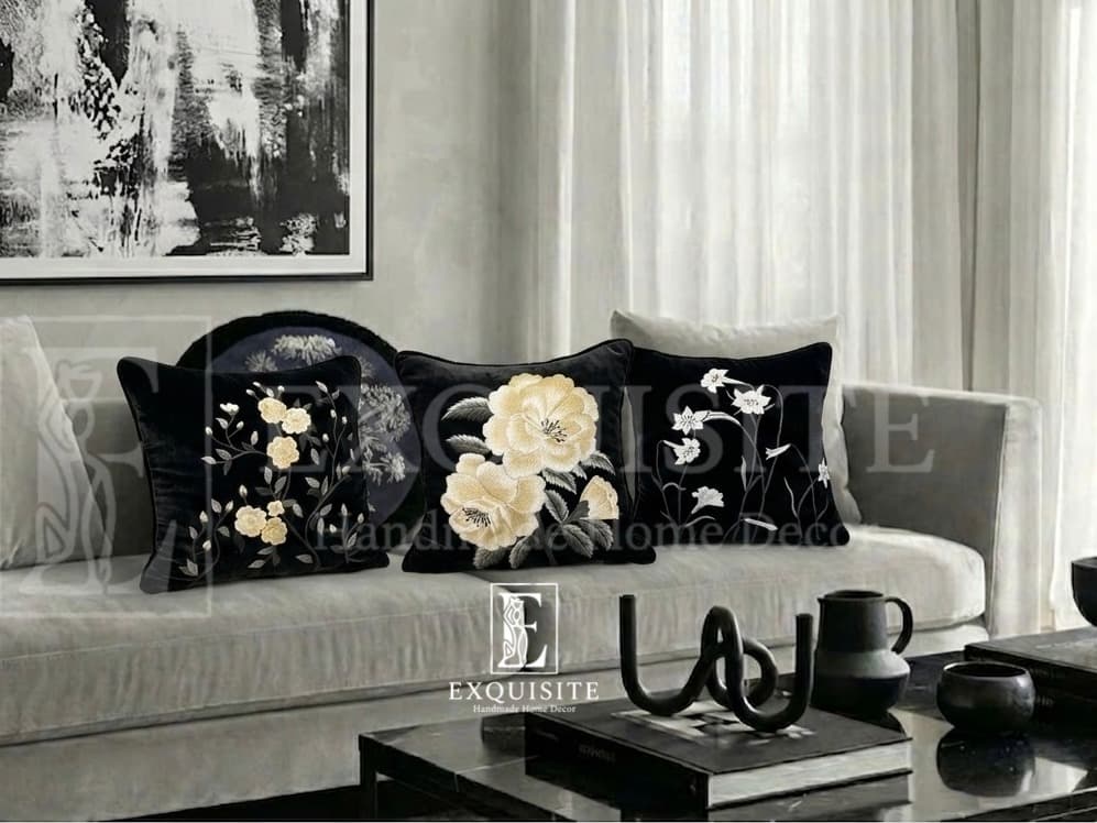 Velvet luxury cushion with hand embroidery — Exclusive Piece
