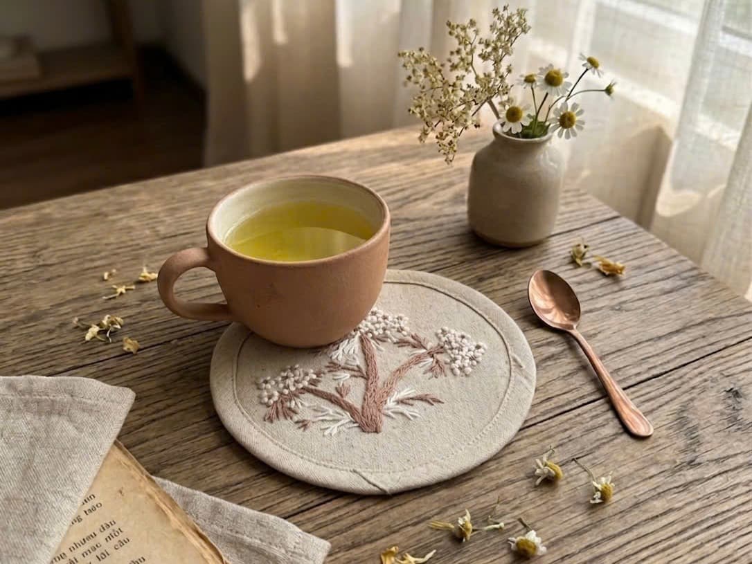 COASTER - LÓT LY THÊU TAY — Exclusive Piece